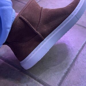 UGG women’s low boot. Size 8.5